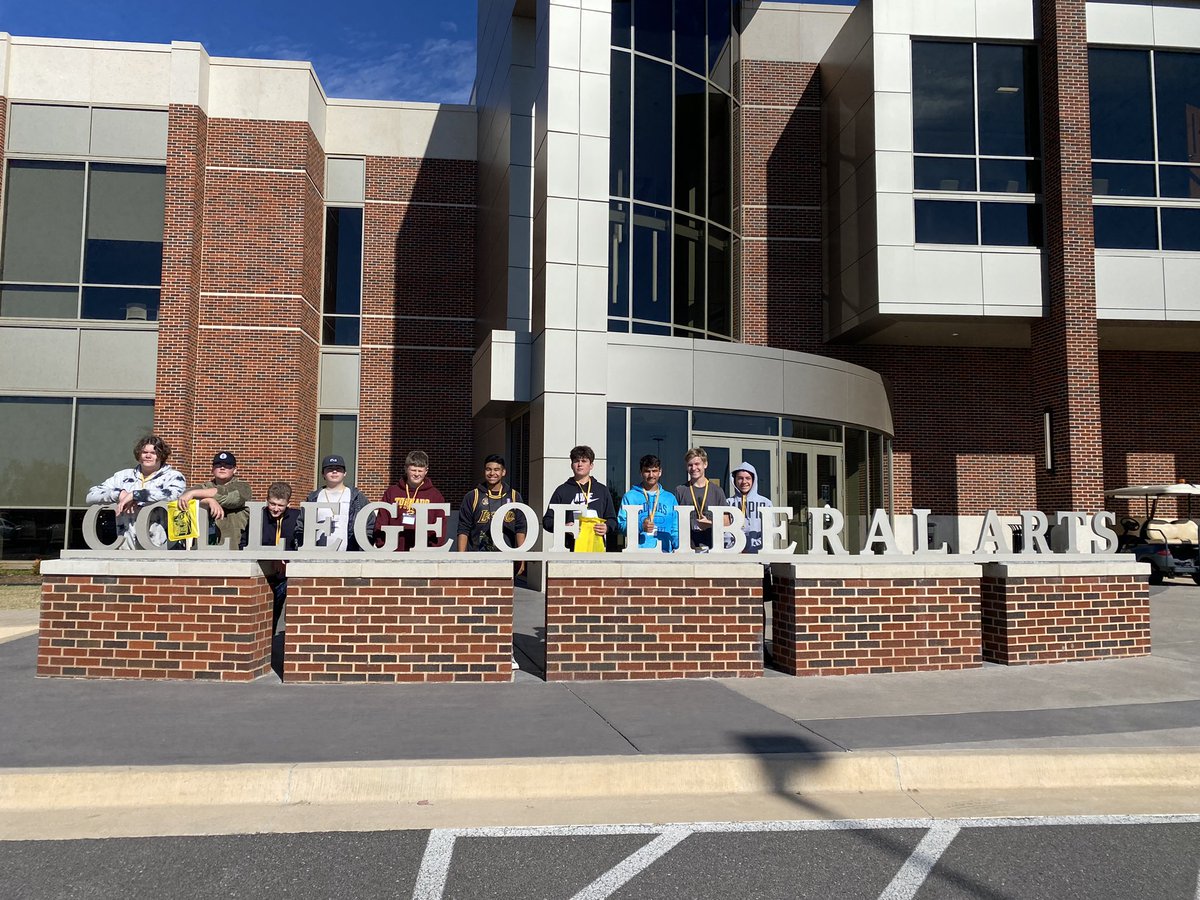 StephRenee40's tweet photo. It was a beautiful day to visit the University of Central Oklahoma!  Thank you @ok_gearup for providing this opportunity for our freshman! #chsok #cpsreds https://t.co/rbawgYkB2C