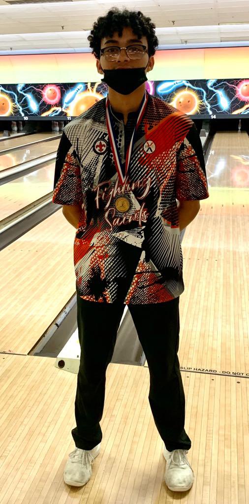 yamitzaquinones's tweet photo. Congrats to STCE Boys Bowling Varsity &amp; JV Teams, both took first place at the Sycamore Invite. Way to start the HS season boys. @StceB @STCEBoosters @StCharlesEast @STCEathletics @STCEPTO @StCharlesD303 @JakeBartelson @cityofStCharles https://t.co/5ec7u7obzX