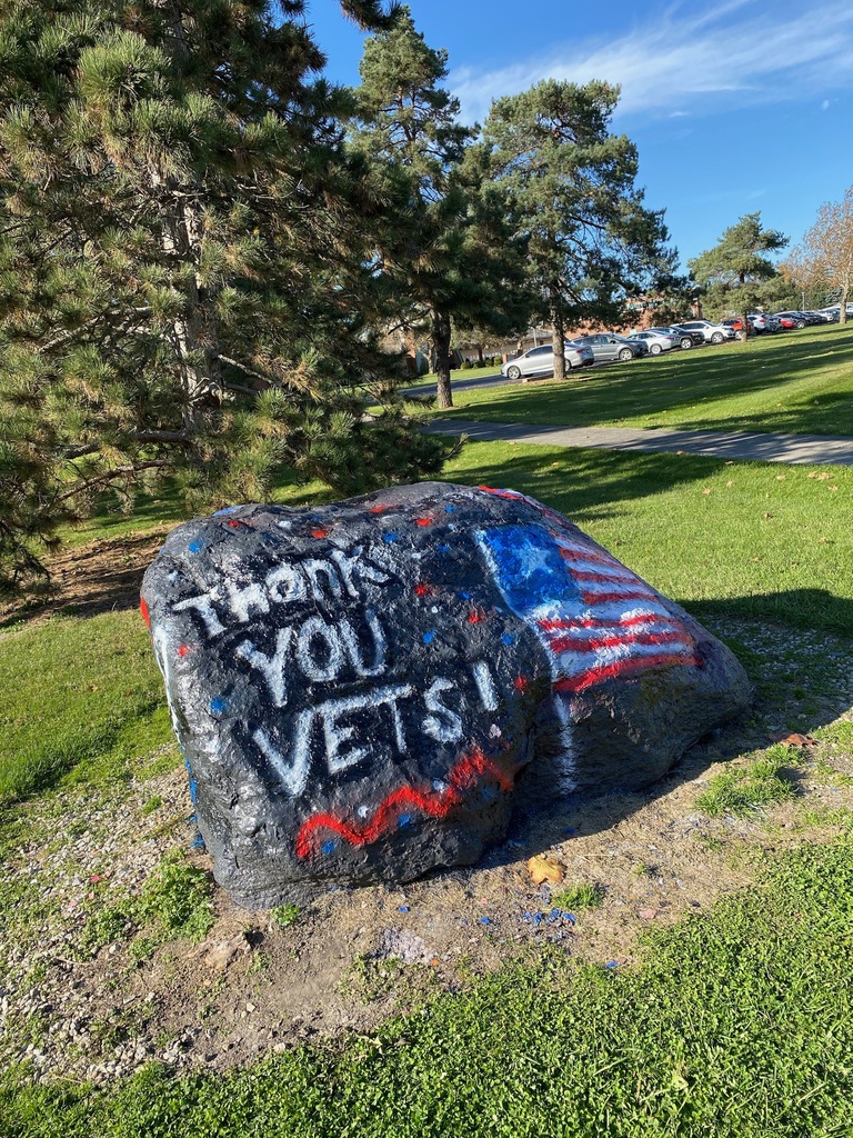 USHS National Honor Society paints the "Spirit Rock" to honor our veterans for this Veteran's Day!  To all veterans we say, "Thank you for your service"!