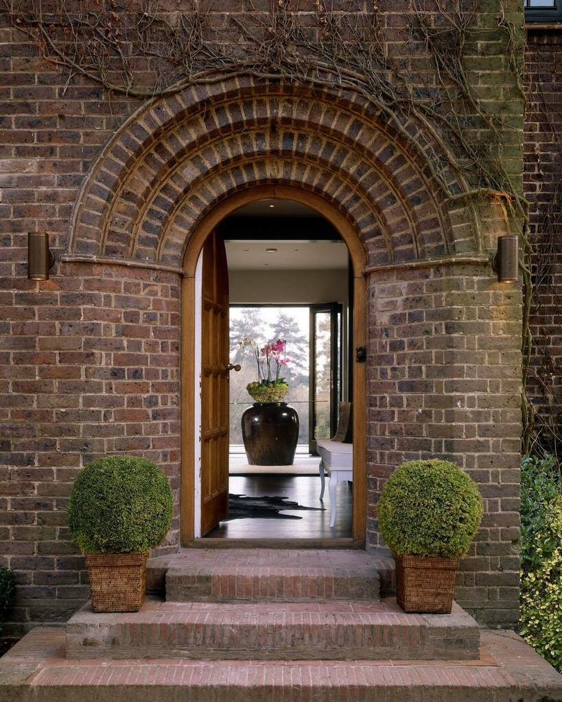 SmirosArchitect's tweet photo. Brick arched entry at an Arts & Crafts English Country House. #smirosarchitects #lifestylecurators
Photo by @durstonsaylor https://t.co/3pm7hDbXU0