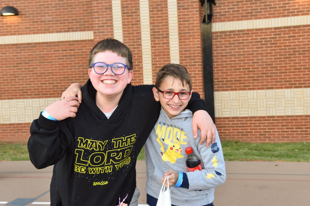 TrinitySchoolOK's tweet photo. Cakewalks, carnival games, Gaga ball, and gaming championships; everyone had a blast at Fall Fest 2021! Thank you to everyone who pitched in and raised over $2500 toward school activities, and to our wonderful PTO for putting on this fantastic event!
#fallfest2021 #gotigers https://t.co/qsXowzLsD3