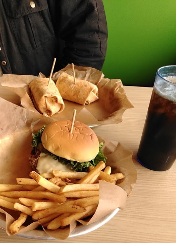 EatDocs's tweet photo. We fancy like Doc's on a date night 😏🎶
.
.
#Docs #SouthernWisconsin #MidwestEats #WisconsinEats #BeloitWI #Foodie https://t.co/81r76N8N2K
