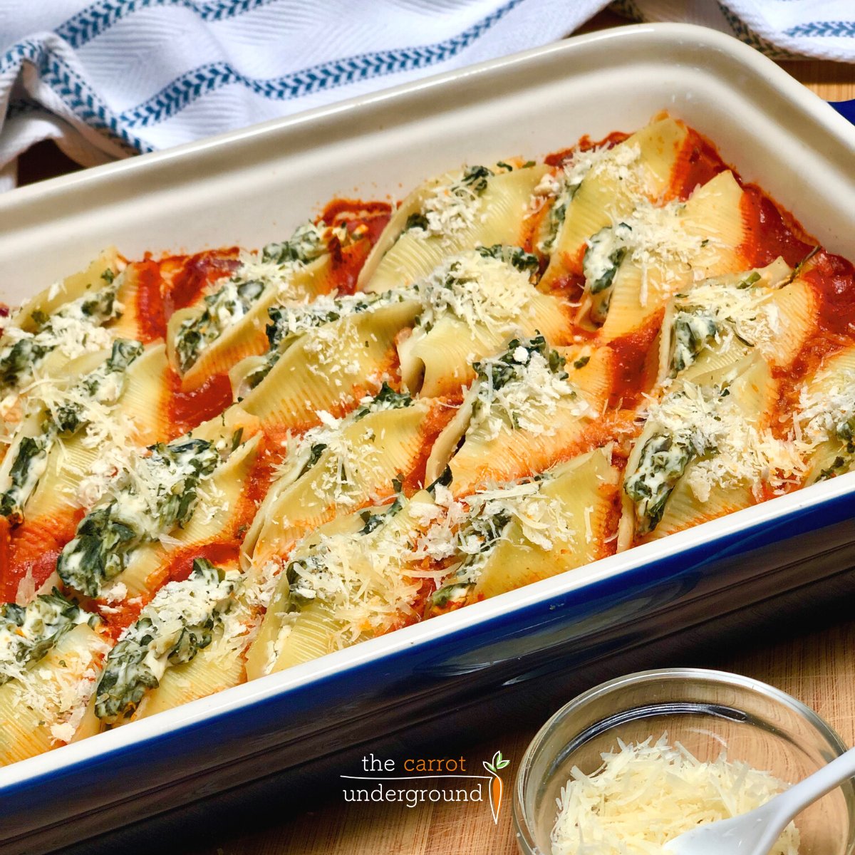 vegancook101's tweet photo. Vegan Stuffed Shells with Spinach and Cheese 🌱Jumbo pasta shells filled with vegan cheeses and spinach baked in a rich homemade marinara sauce topped with toasty breadcrumbs &amp; vegan parmesan. Feeling hungry yet? https://t.co/E56xM8CQZY https://t.co/30o53J4Sg4