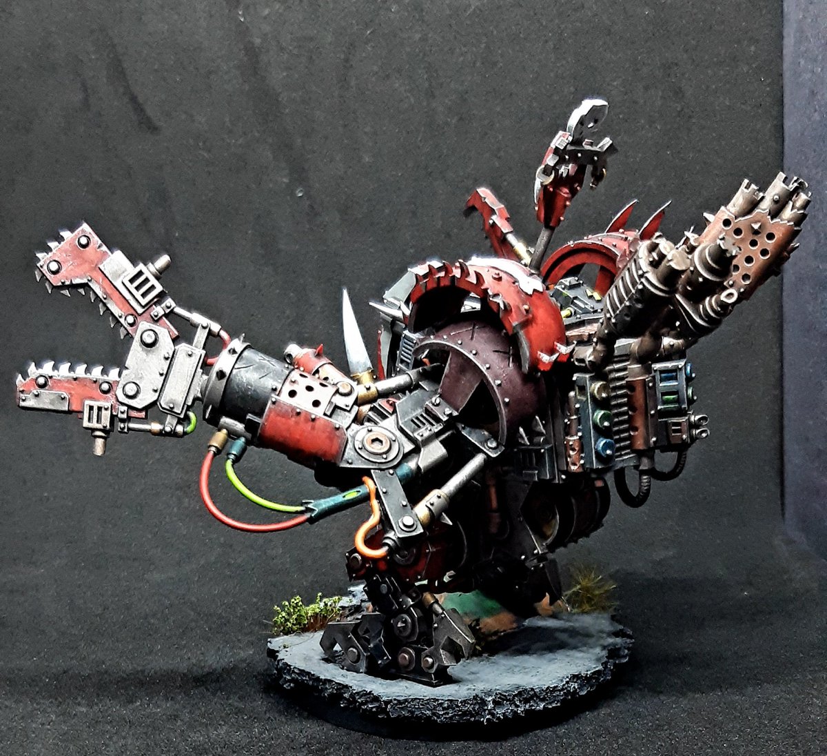 Evans_903's tweet photo. Ment to get this finished to end orktober but that didn't happen
Any way
I give you Kruulstompa Defftusk incased in his Deff Dread armour
#Deffdread #orks #WAAAGH #40k #WarhammerCommunity https://t.co/ArUWpp4JAO