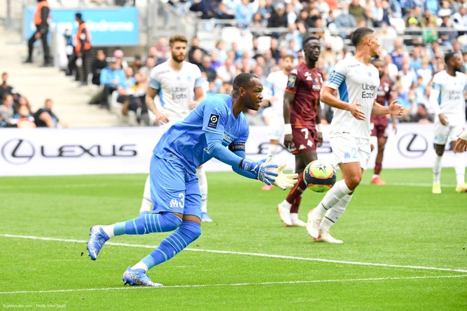 JoJoFADA13's tweet photo. Qui de Pau Lopez ou Steve Mandanda doit être Titulaire 

Pau Lopez 🔁    Steve Mandanda 💙

#TEAMOM ⚪Ⓜ️ https://t.co/gMRiIxw0R5