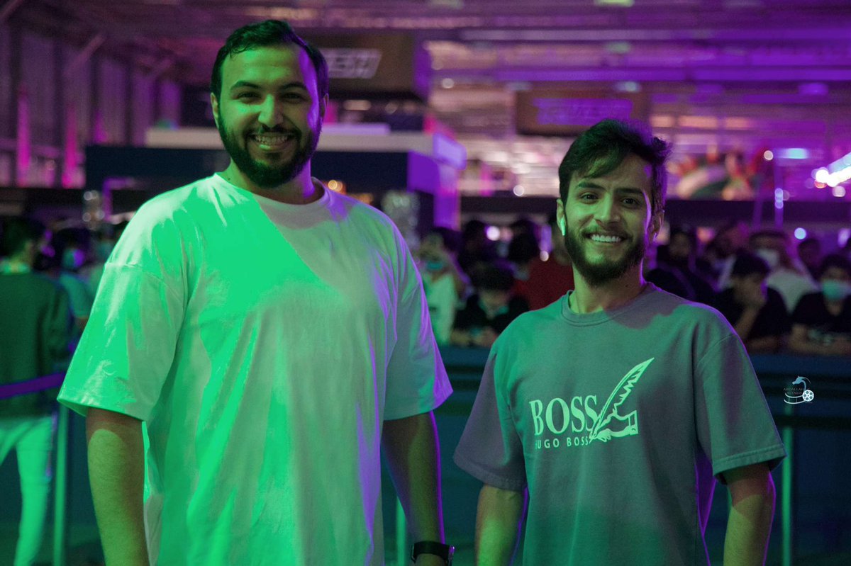 مع الغالي <a href="/9i9ix/">بسام المساعد</a> في معرض #rush 😍❤️

تراه واقف على اطرااف اصابعه عشان يطلع بالصورة 🙇🏻‍♂️😌
.