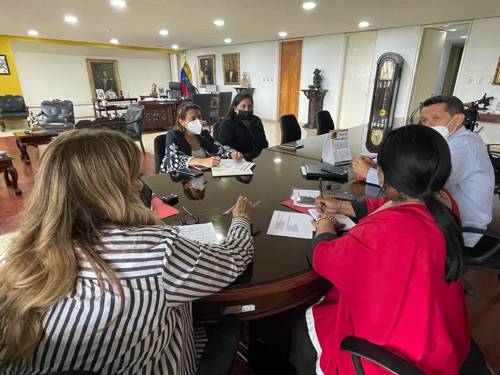 mineducacion_ve's tweet photo. Gracias a las políticas educativas del Pdte. @NicolasNaduro, todas las escuelas del país serán dotadas de insumos educativos en aras de garantizar la educación gratuita y de calidad. @_LaAvanzadora #LeeConLaFilven2021 https://t.co/wZPSPyJEOR
