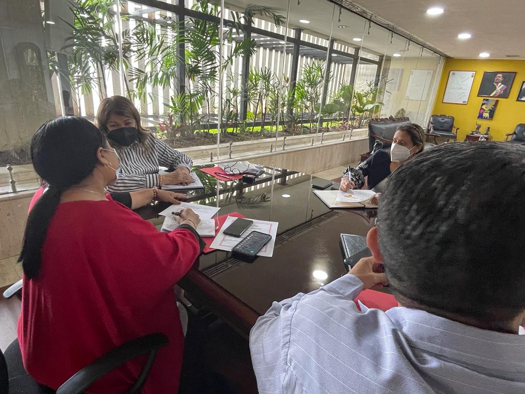 mineducacion_ve's tweet photo. Gracias a las políticas educativas del Pdte. @NicolasNaduro, todas las escuelas del país serán dotadas de insumos educativos en aras de garantizar la educación gratuita y de calidad. @_LaAvanzadora #LeeConLaFilven2021 https://t.co/wZPSPyJEOR