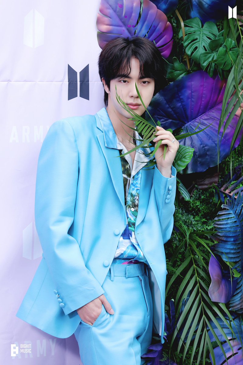 qHkqUvDQWp9AkSb's tweet photo. 色鮮やかな植物にも勝る男
キムソクジン
#BTS #BTSARMY #neverpost
#김석진 #WWH #BTSJIN
#BTSV https://t.co/bCtEKzeIc3