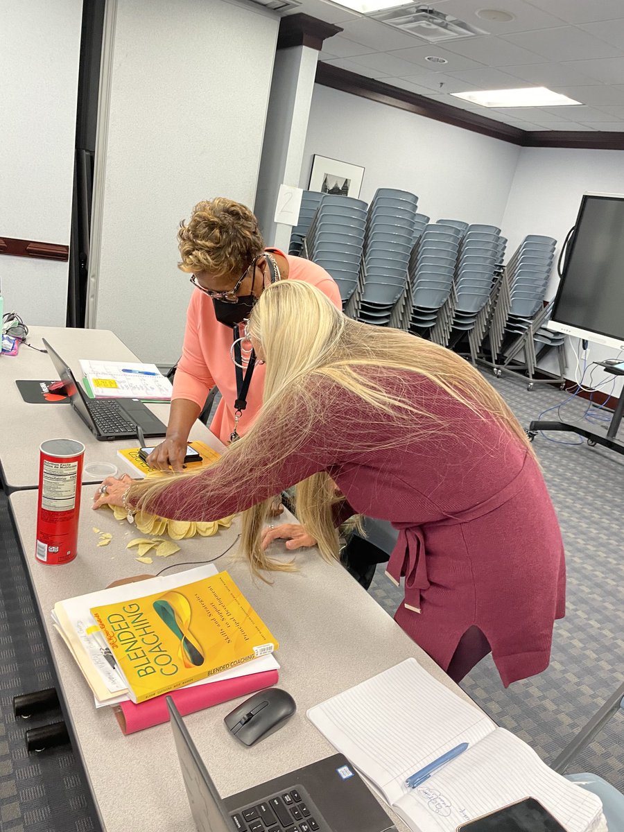 aurelia_ortiz1's tweet photo. We enjoyed our Pringles Challenge! Thank you @PJohnsonElemEd for the idea. We remain intentional in creating activities that our team can enjoy & experience as a group. This work is tough; it’s okay to breathe, laugh and BUILD. #buildership https://t.co/B8oXP2oC78