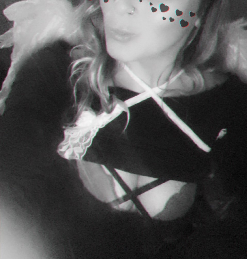 EdenX69's tweet photo. I’m back at it babies 😘 promo up &amp; runnin. Link below https://t.co/xT107RCnZ5