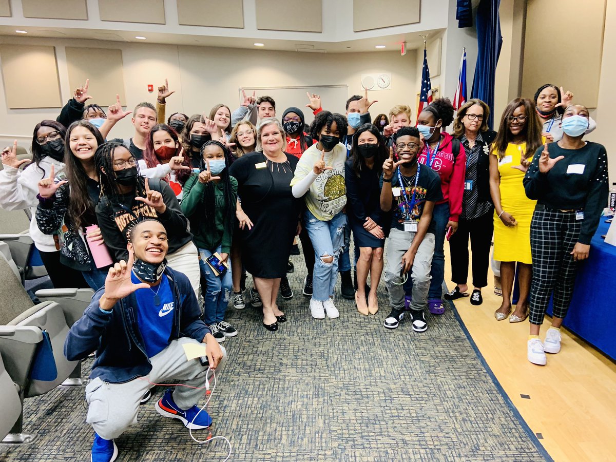 flhs_magnet's tweet photo. Day 1 of our Judicial Forum was a success!!! Who’s coming tomorrow during Period 6 for Day 2??? #meetthejudges #LAWTalks #justicerules @Broward_Bar @FlhsOfficial @magnetprograms https://t.co/RdQpPPoF90