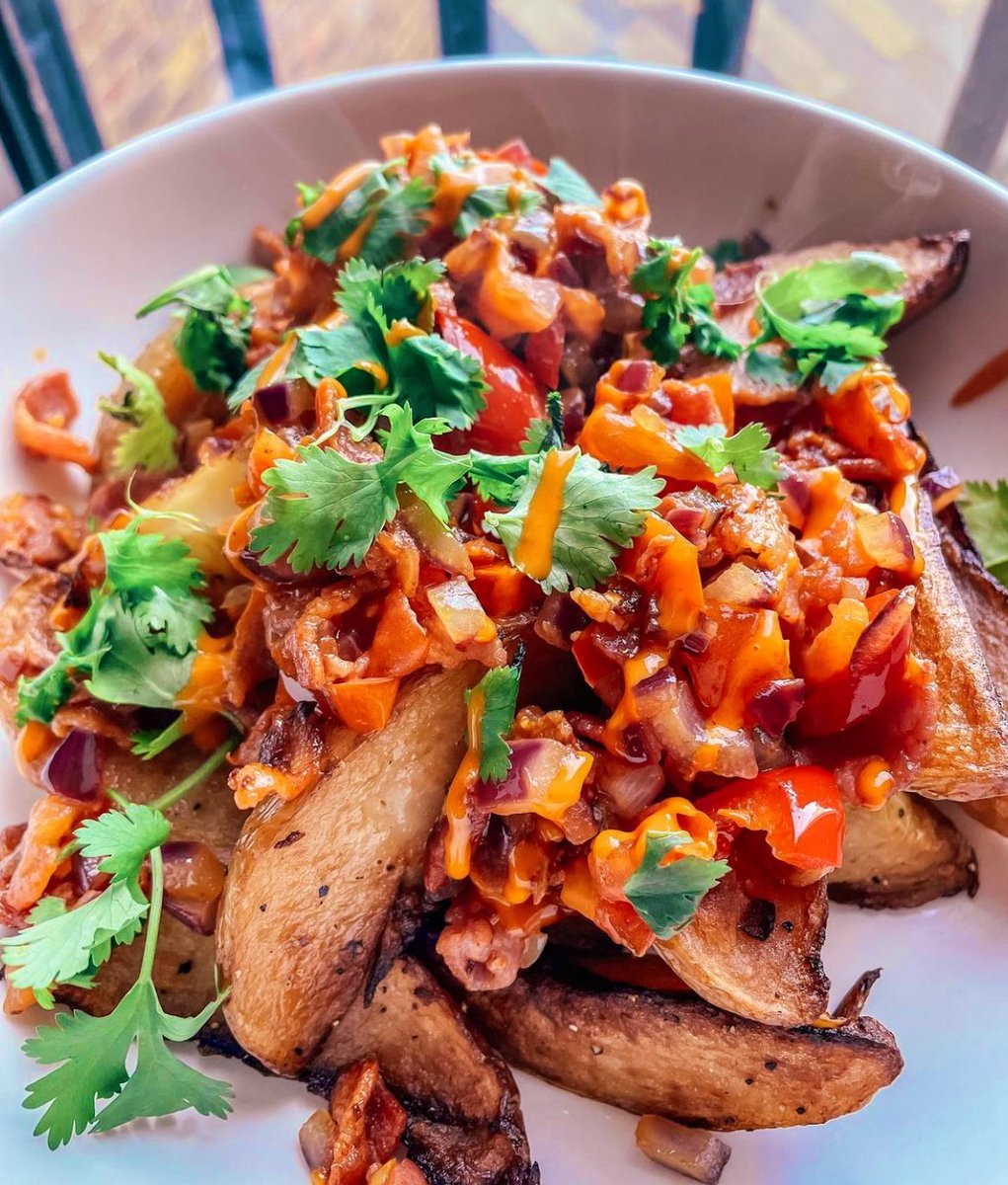 cheshirefarm's tweet photo. Spicy bacon loaded wedges 🥓🤤
Featuring our delicious @cheshirefarm Seasoned Potato Wedges. Grab your box here & give this a try👇
https://t.co/TStNSBD75A
#spicy #bacon #potato #potatowedges #foodie #foodblogger #getyourcookon #cheshirefarm https://t.co/nWAEhezx2X