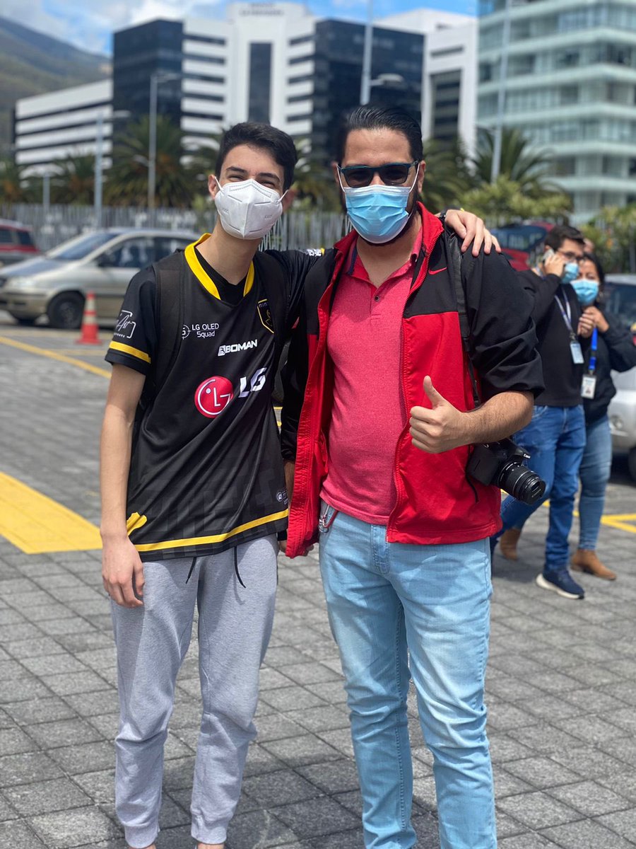 Quito también es territorio Ninja🥷
<a href="/soy_chone/">Don Chone</a> junto a nuestro crack del ROCKET LEAGUE @NJS_Luciano 
.
#vamosnjs