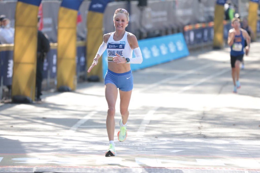 JoePompliano's tweet photo. .@ShalaneFlanagan has now completed 6 marathons in 42 days.

• Berlin
• London
• Chicago
• Boston
• Tokyo (virtual)
• New York

She ran 157.2 miles, completed Chicago &amp; Boston on back-to-back days &amp; even her slowest time was still just 2 hours &amp; 46 minutes.

Insane 🤯 https://t.co/E3WA27cRZR