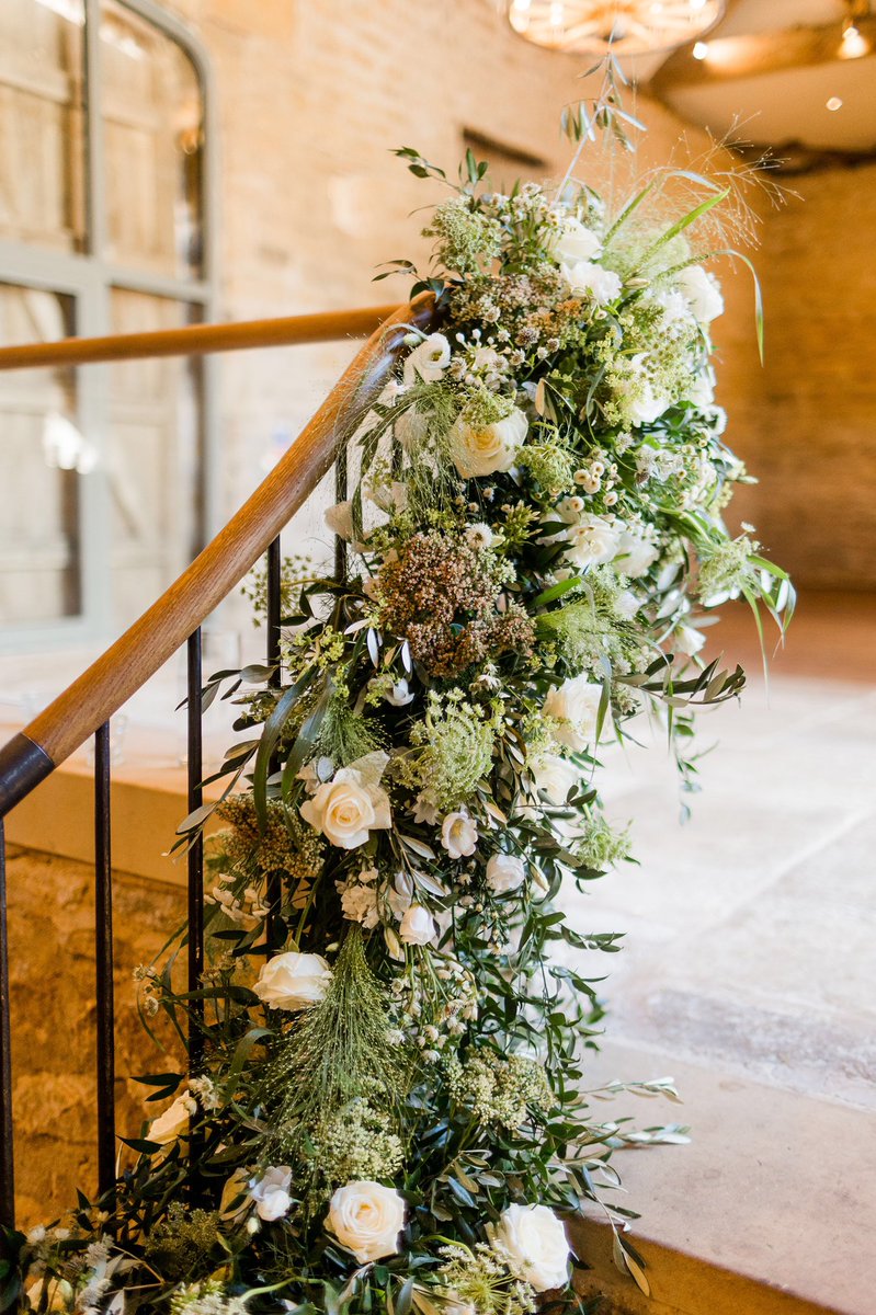 🌱 Fluffy, leafy staircase florals perfectly created by Joseph Massie! 🤍

Captured by our favourite <a href="/terripashley/">Terri Pashley</a>. 

bit.ly/3zeJ79P

#weddinginspiration | #weddingflowers | #hphweddings