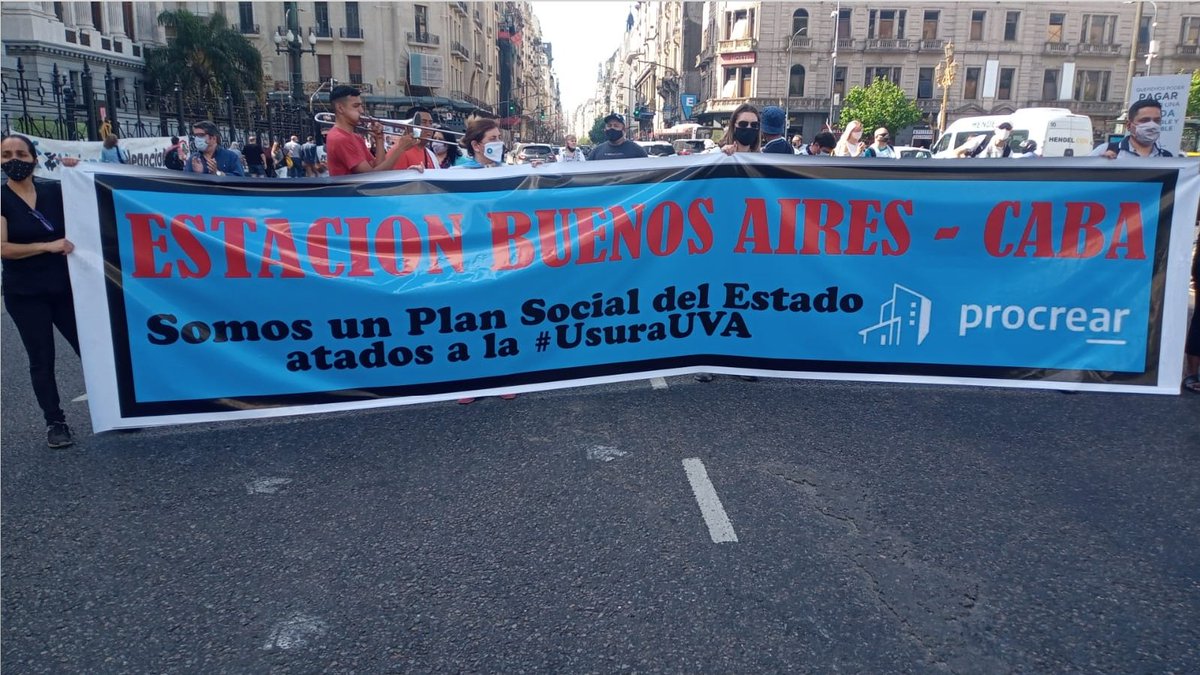 C2Roxi's tweet photo. NO A LA FÓRMULA UVA. Dicen q somos pocos. Una sola familia q no pueda pagar x la inflación y el daño ya es irreparable. Háganse cargo! #ConcentracionUVA
#HipotecadosUVA 
#CreditosUVA
#SolucionUVA
#conUVAnotevoto
@alferdez @CFKArgentina @jorgeferraresi @SergioMassa @MalenaMassa https://t.co/TuQ5FOD7BC