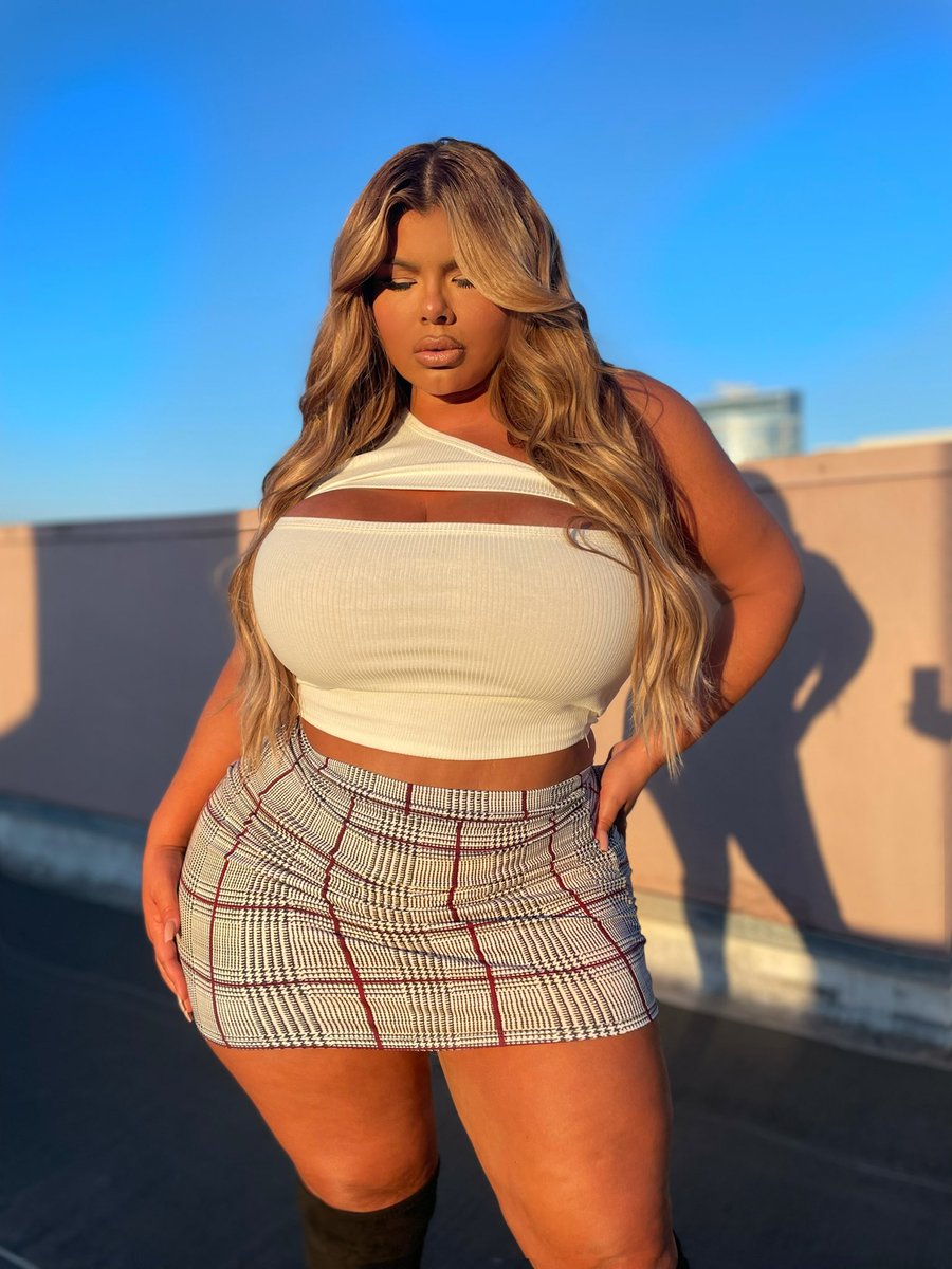 mshellraveni's tweet photo. Waiting on you 😋 https://t.co/XRrc4kpgo7