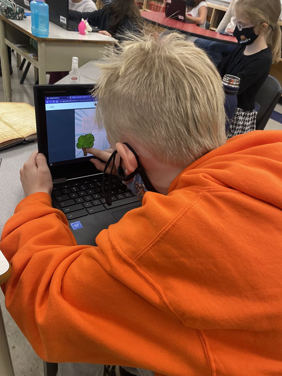MrsDorsey_ocsb's tweet photo. @GVanierOCSB students worked on @BookCreatorApp today to make fairytale books in one class &amp; pioneers books in French. So much versatility. Ss were so excited to add in their own voice clips &amp; use the magic pen to help them with drawings! 🖊🎤 #TechTools #ocsbBeInnivative https://t.co/znmZsKUEDt