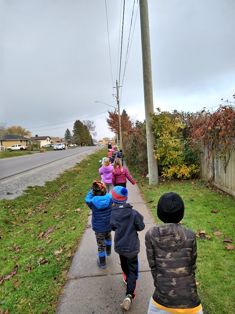 MmeJulieBell's tweet image. Today we went for a walk to surprise one of our classmates with a Get Well Soon Card. ❤️
@alcdsb_olmc @alcdsb  @ALCDSB_Cares #BetterTogether #ALCDSBbeloved #ClassFamily