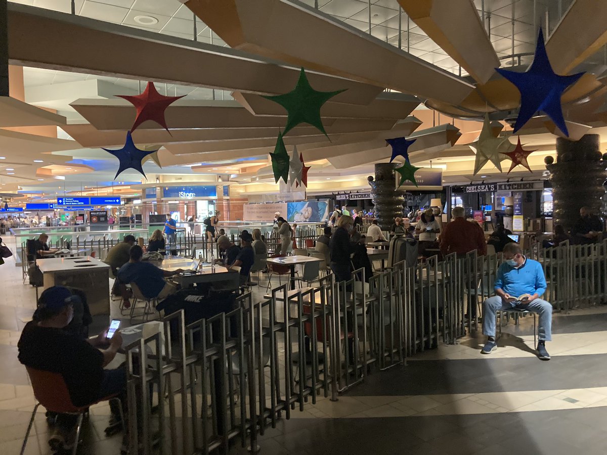 ZachCrenshaw's tweet photo. Sky Harbor is an absolute mess right now.
Tons of confusion. 
A number of the TSA checkpoints have been closed. https://t.co/CJZg1t4zJM