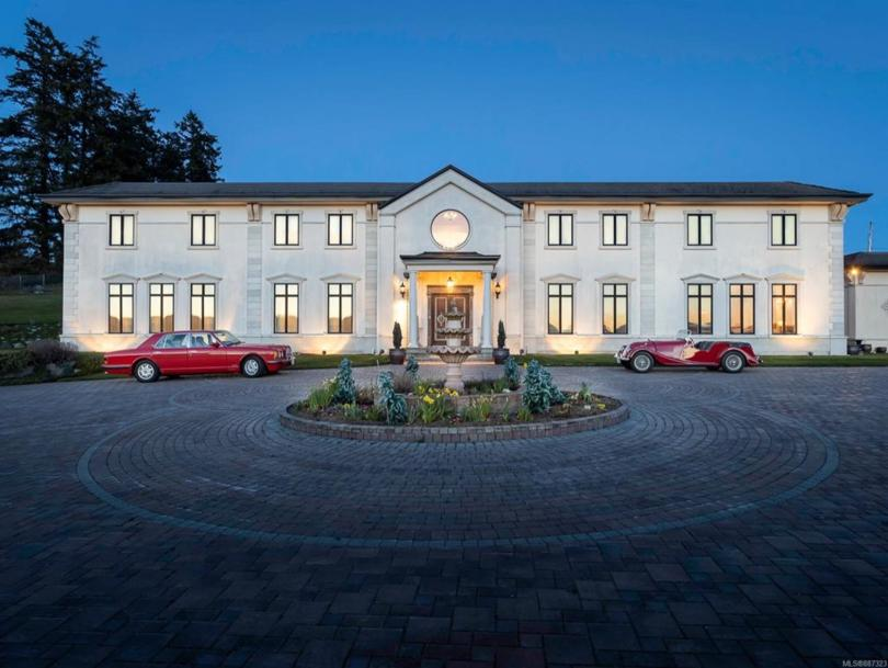 The Agricultural Land Reserve should be renamed the Aristocratic Landlord Reserve, just take a look at this 'farmstead'. Great Gatsby mansion or quaint @CSaanich farm? Let's find out. #yyj #yyjpoli