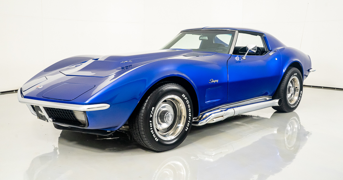 FastLaneSTL's tweet photo. Stunning chrome bumper C3 #Corvette with a big block 454 and 4-speed!

See all the info ➡️ https://t.co/8jKHkrSNpj

#classiccar #classicCorvette #Corvettesdaily https://t.co/qnw0mltTeF