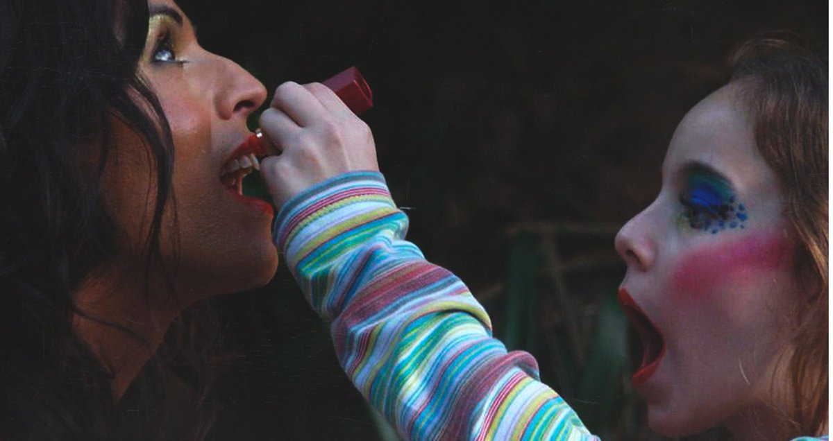 cinergiaonline's tweet photo. 🔙 #Mía, la ópera prima de @vandecouterJA, cumple 10 años de su estreno.

@WPulero repasa este melodrama sobre identidades protagonizado por Rodrigo de la Serna, @LanoviadeSandro, @MaiteLanataMai y Naty Menstrual.👇

https://t.co/3jOUldrQLy https://t.co/n6Tn4jaVQl