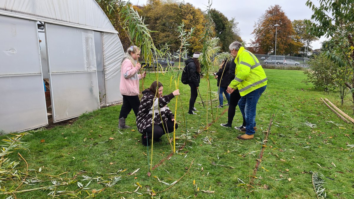 DeborahThom5's tweet photo. #HNCChildhoodPractice #SeniorPhaseELC #Outdoorplay in collaboration with @DAEngageMe @DandAScience @HorticultureDA1 @SupportedEdDA @stevehaden #scrapantics Inspiring ideas for early years practice 😀 https://t.co/ff9Wrd7dIE
