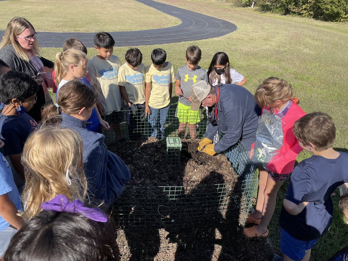 pinkPTO's tweet photo. Gorgeous day for a 13lb harvest and compost class! Nothing but smiles from these learners! Thank you @PinkyReads and @CISDFarmerLarry ! @CISDNutrition @MrsZ_Pinkerton @pinkkhaverstick @pinkgraves @PinkertonCISD https://t.co/36US3AF45u