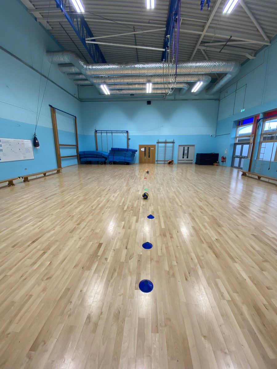 jrpehero's tweet image. Benchball Variations - **A thread** 🪡 

For reference ‘our’ benchball is two teams. One catcher on each bench, throw balls to the catcher from your side and join them on the bench. Players cannot cross the centre line. 

First team to fill the bench wins. 

Please add below 👇🏻