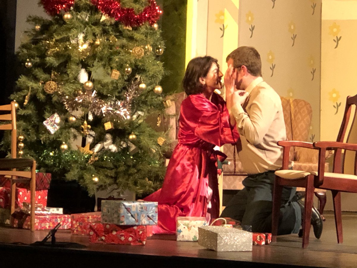 And then we get to the bits where it isn’t just the Christmas presents being unwrapped! ⁦<a href="/IrvingStageCo/">Irving Stage Company</a>⁩ ⁦<a href="/TheatreRoyalBSE/">Theatre Royal Bury St Edmunds</a>⁩ #AlanAyckbourn #SeasonsGreetings
