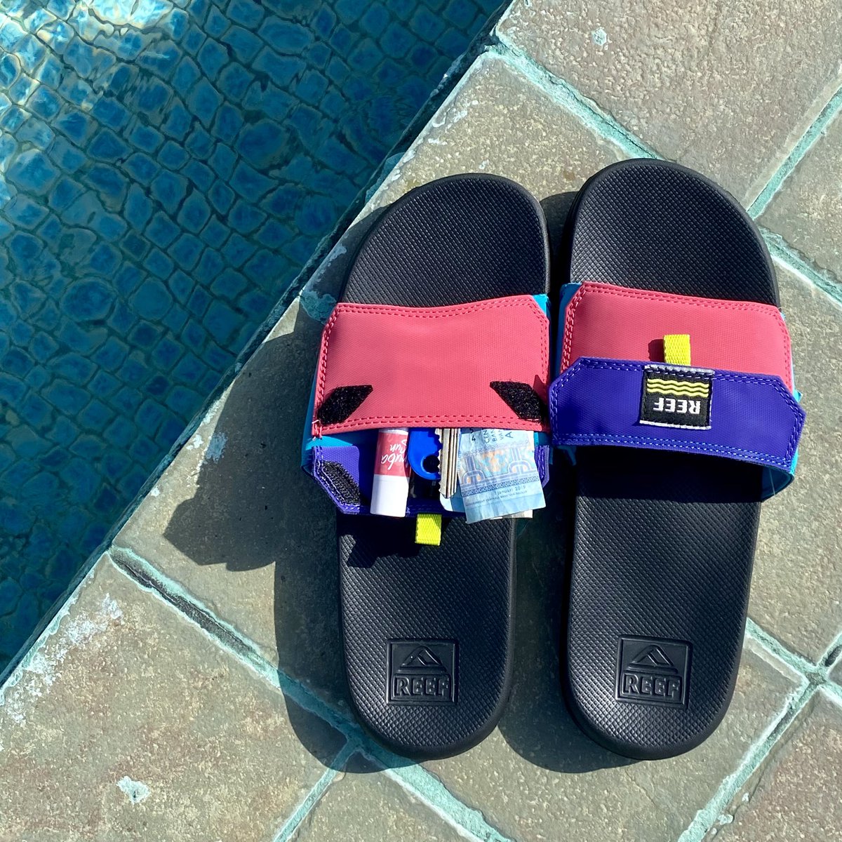 beachnflips's tweet photo. Keep your lip balms, cash, keys and more (👀) stashed away in the REEF Stash Slide. ☀️ https://t.co/mdlVSqzmbn