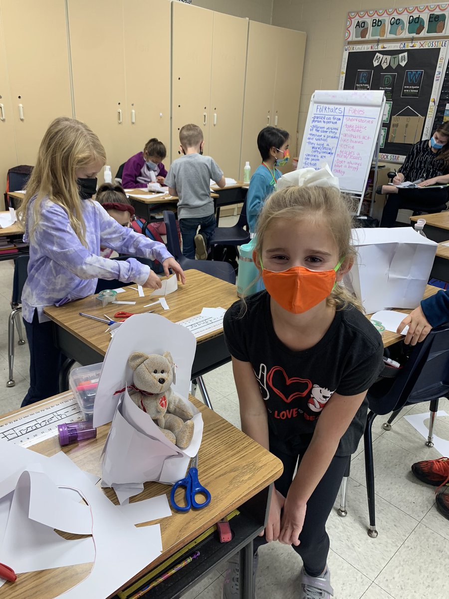 MsZdarsky's tweet photo. Making chairs for our Oakwood Bear! #NationalSTEMDay #owbears #sd113a https://t.co/1bTxKJyMZg