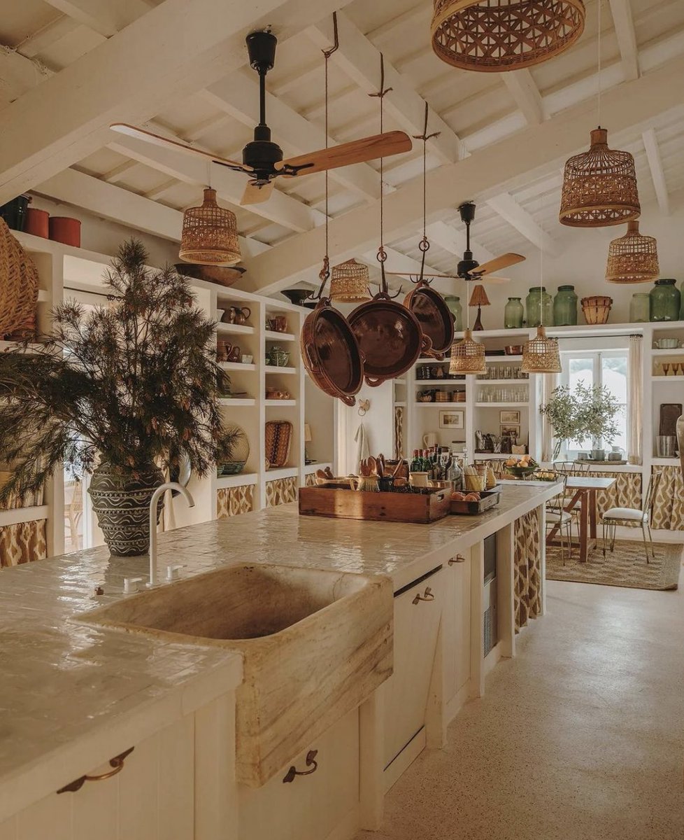 BuArena's tweet photo. Esta casa menorquina… pensando pensamientos (es de Luis Laplace, Premio AD al Mejor Arquitecto 2021). https://t.co/B0IrXH78h4