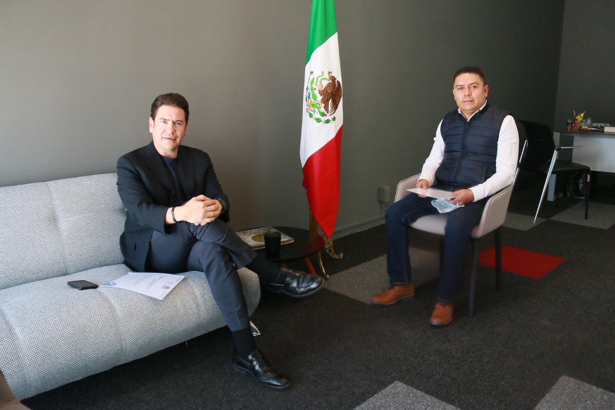 En la previa a la mesa de trabajo en la <a href="/Legislatura_Qro/">LEGISLATURA QUERÉTARO</a> revisamos proyectos ambientales con el presidente de #Peñamiller Juan Carlos Linares Aguilar @PenamillerQro