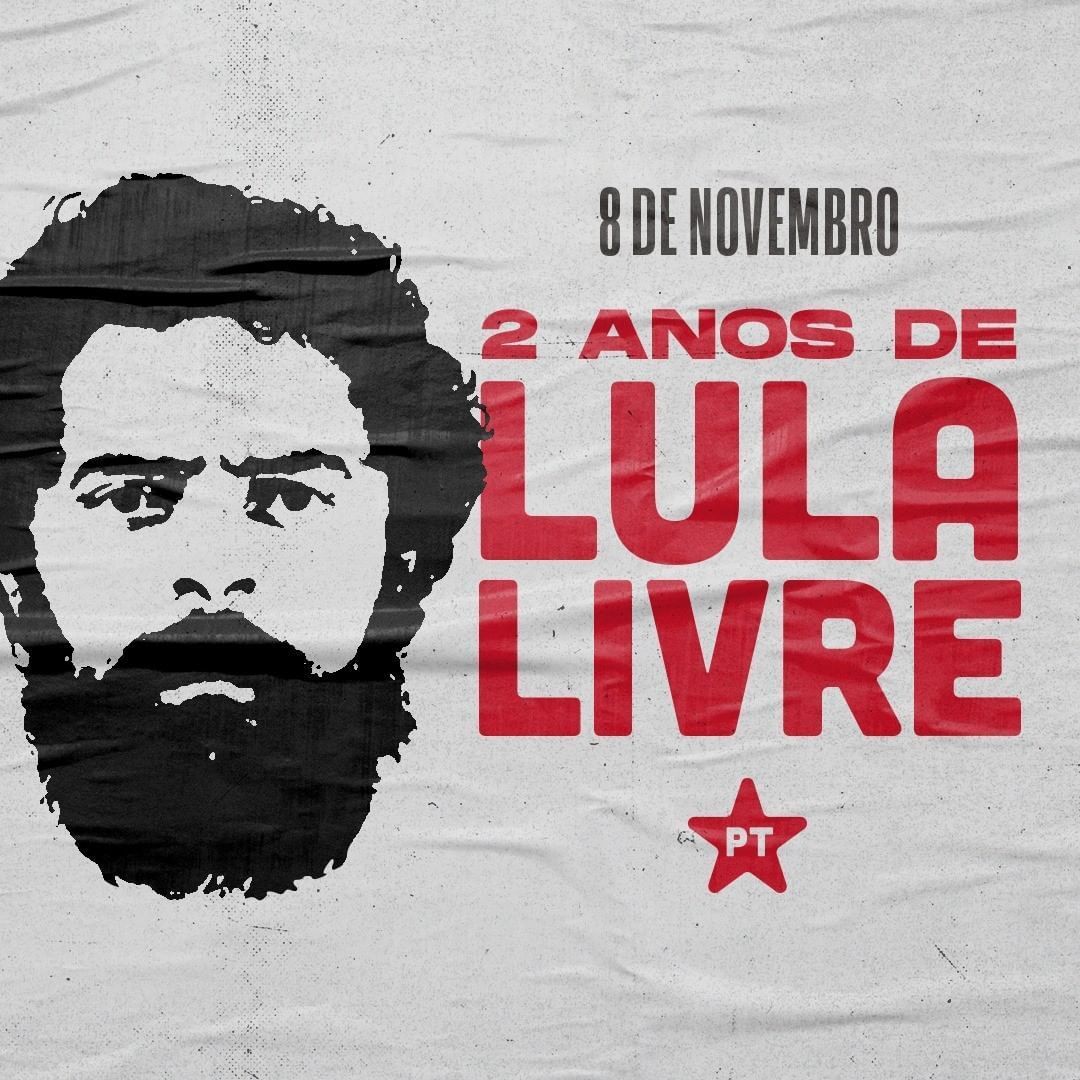 Há dois anos, depois de 580 dias de uma prisão política, o presidente Lula era solto. A verdade venceu e foi pela luta, pela garra e pela resistência do povo brasileiro, que não se deixa enganar por golpistas! ✊ #2AnosLulaLivre #AVerdadeVenceu