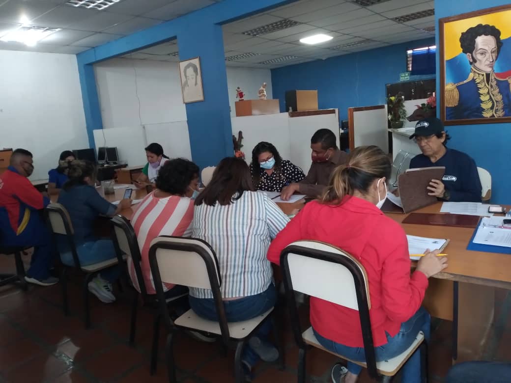 Unefa_Portugues's tweet photo. #08NOV21 En @Unefa_VEN #NucleoPortuguesa se realizó revisión y aprobación de títulos y tutores por comisión evaluadora de TEG, con asistencia Jefe Académico, UGE y Decano Núcleo. @rectorado_unefa @angiolillofp @LlanosUnefa @SalaUnefa @Educacion_MPPD @gestion_zulia @VasypcUnefa https://t.co/OGo4qDutTP