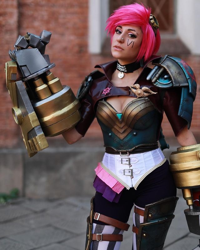 Encommium Size Sheer Geek-it! on Twitter: "Beautiful Vi cosplay!🤗 Credit to @ambra_pazzani  Photography by @doctorsecsi . . . . . . . . . #leagueoflegends #lol #vi  #vicosplay #cosplay #cosplaygirl #cosplayer #costume #cosplayers  #cosplaying #cosplayersofinstagram #