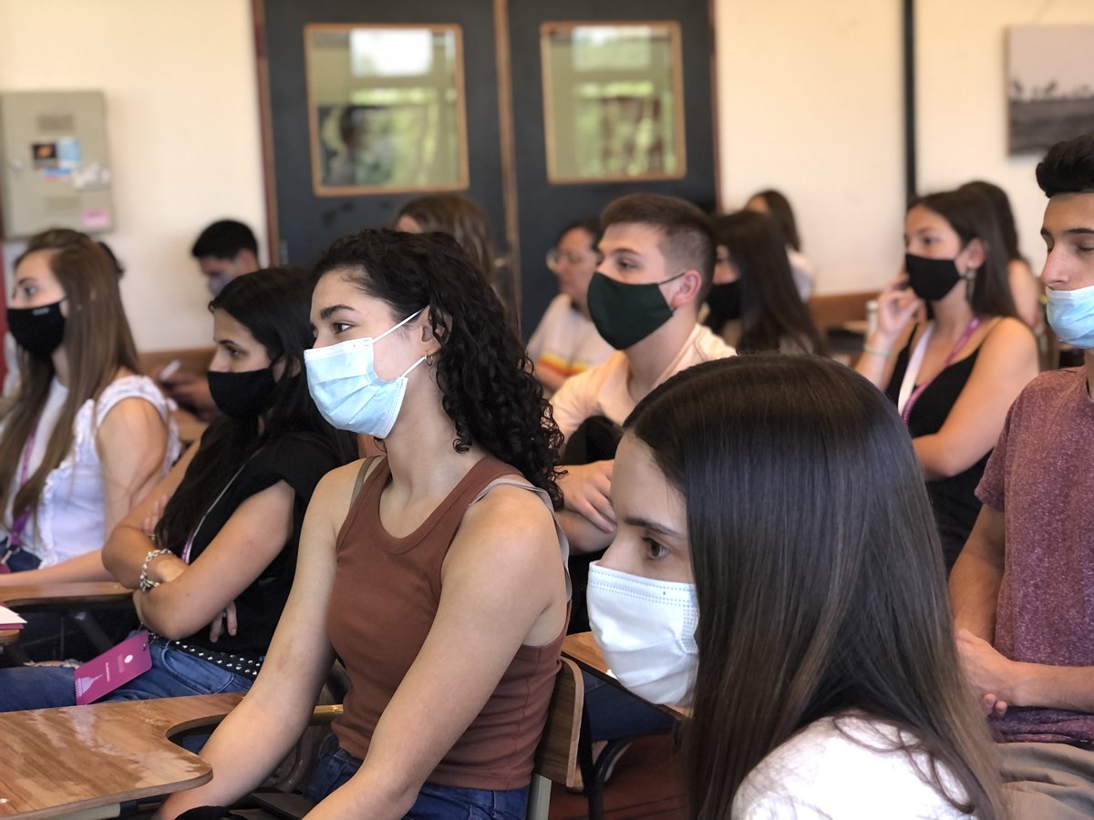 FCPolitUNR's tweet photo. 🗺No sólo estamos en aulas y pasillos de la Fcpolit sino que contamos con el #aulario y Auditorio #Innova, vení a conocer cada uno de estos nuevos espacios. 😁😄
💃🥁🎶 Cerramos el día con música y food trucks. @lacotolengomurga
Veni al #CongDemocracia, vení a la #Fcpolit https://t.co/vj3H7L2XjZ