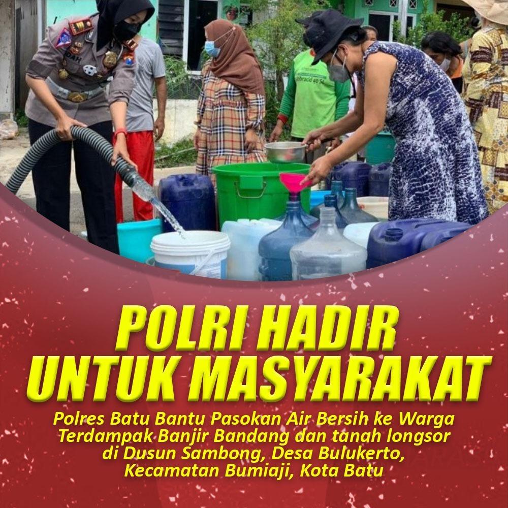 PurworejoPolres's tweet photo. Siaga Bencana Alam, personil Brimob bekerja sama bangun dapur umum untuk membantu masyarkat yang terdampak banjir bandang

#PolriTanggapBencana
Sinergitas Dalam Kemanusiaan https://t.co/Nk39QWLmNW