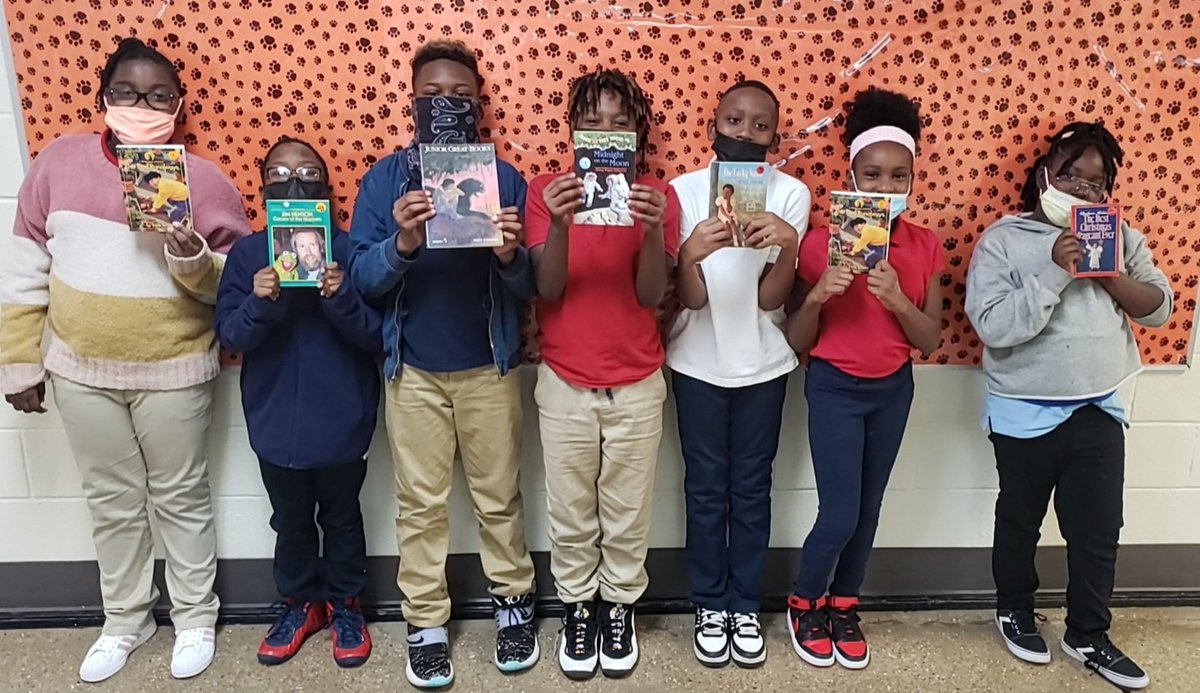 Sciencebyshelby's tweet photo. The scholars at @RPM_ISSD were excited about reading with a new book to add to their libraries! @YvonneMThornton #NationalFamilyLiteracyMonth
#WeAreOne
#BuildingALoveForReading https://t.co/tgcl4VcSTJ