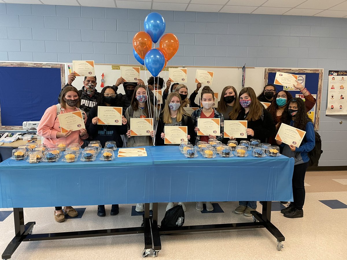 LHSSTEM5's tweet image. Today is National STEM Day and we celebrated student achievement and our amazing staff. Congratulations to these #stemies for making the honor roll🧡  @LouisburgHSFCS @fcschoolsnc @FranklinCoNews