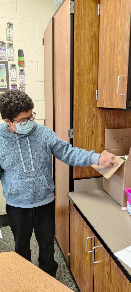 StephCahoj_D54's tweet photo. Impromptu student led scavenger hunt! When asked "what did you learn about slope today?" Students started finding examples of slope lines within our classroom! #MakingMeaning #MathIsEverywhere #OwnershipOfLearning https://t.co/RaJDdSnuRc