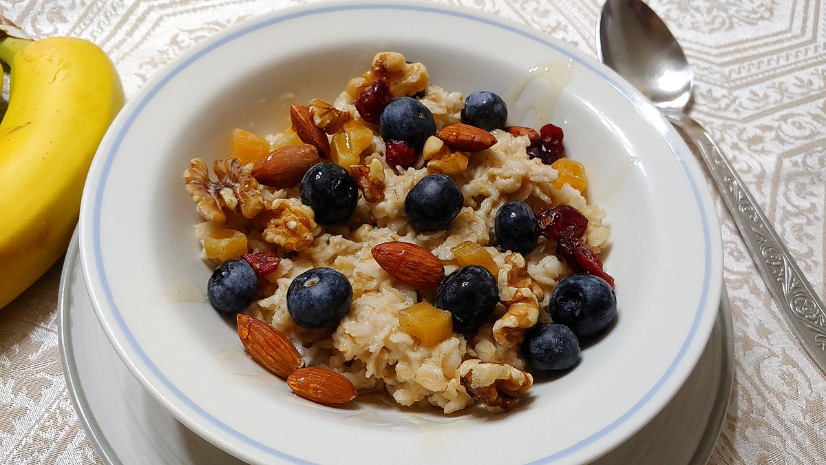 CookingMagical's tweet photo. Healthy Oatmeal Breakfast Recipe: 
https://t.co/doNk67UXBv
#oatmeal, #oats , #homemade , #breakfast , #RecipeOfTheDay , #breakfasttime , #recipes , #recipe , #youtuberecipe, #healthylifestyle , #HealthyFood https://t.co/wfRmfNEcaC