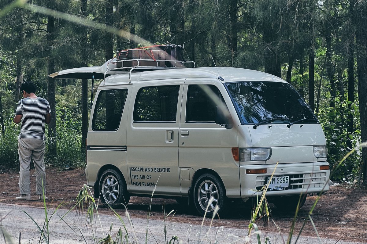 SlowDriveTH's tweet image. ความสุขอาจจเกิดขึ้นระหว่างการเดินทาง ไม่ใช่จุดหมายปลายทางเสมอไป 😎 | 🚐 |🌲

#ทีมขับรถเที่ยว

#SlowDrive #ขับรถเที่ยว #backpackers #camping #travel #vanlife #camper #roadtrip #minivan #daihatsu #hijet #รถตู้เล็ก #van #Reviewthailand #thailand #photographer @Review_Thailand