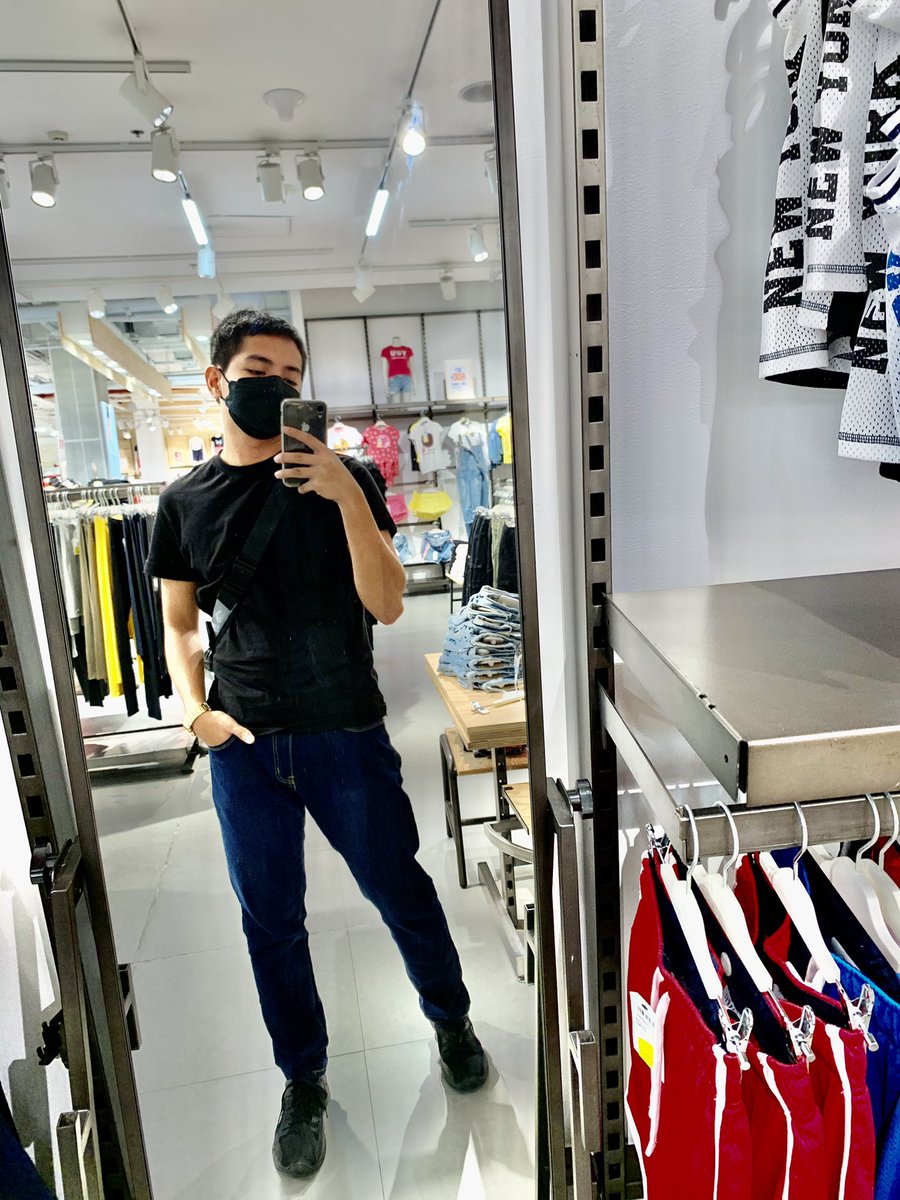 kiddoammy's tweet photo. UP town center💚 https://t.co/RV7feQ5pN6