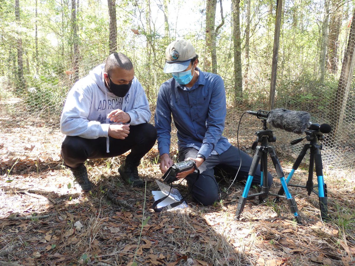 EstienCesar's tweet image. wow there’s a #FirstGenDay!! 

so grateful for the numerous mentors that have helped light my path into science! even more grateful for the sacrifices my family made to get me here.

because of my village, i get to do cool science with dope people!!!  

#UCFirstGen #firstgen