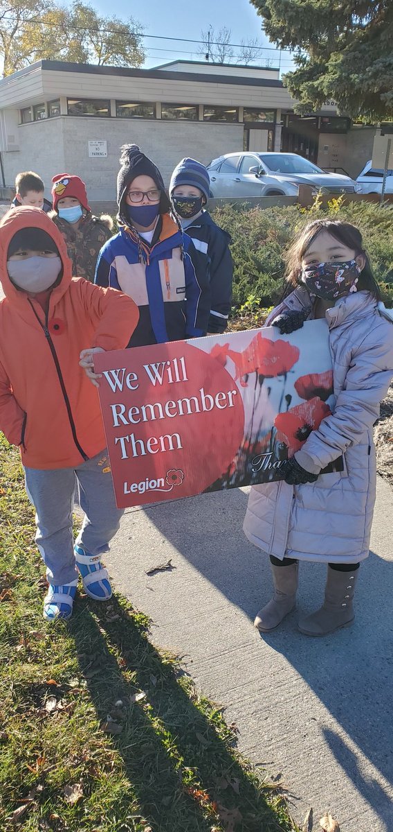 CherylMcQueen14's tweet photo. Room One walked to the West Kildonan Legion Br. 30 today to drop off our #postcardsforpeace for veterans. #WeWillRememberThem #RemembranceDay2021 https://t.co/fzW7b1yrTn