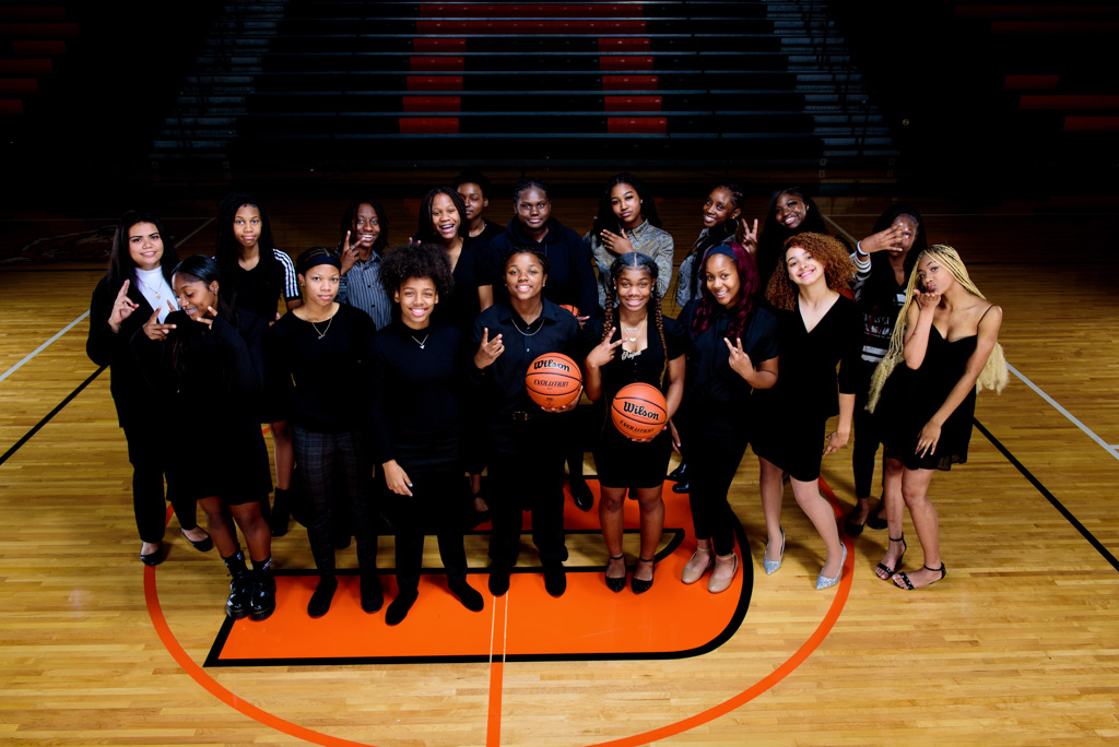 Fun times with the Lady Tigers of @DABRIDGEGBBALL  #photoshoot